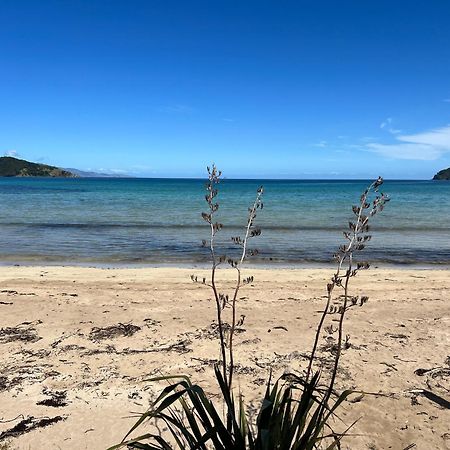 Tipi And Bobs Waterfront Lodge Tryphena Buitenkant foto