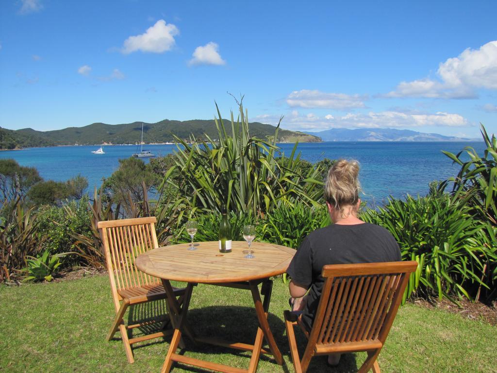 Tipi And Bobs Waterfront Lodge Tryphena Buitenkant foto