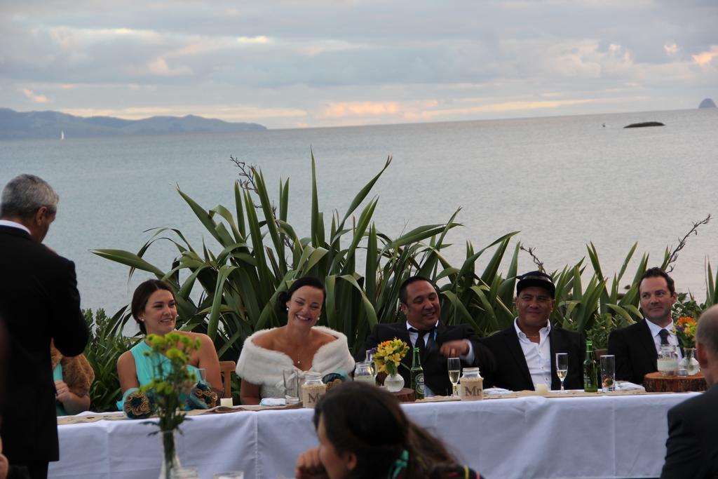 Tipi And Bobs Waterfront Lodge Tryphena Buitenkant foto